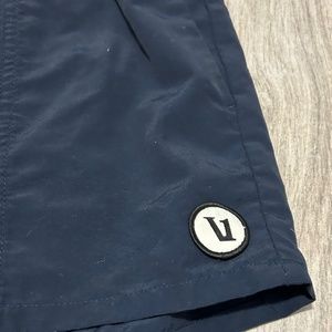 Great condition! Women's Vuori Sunwashed Navy Mid-Rise Shorts - MEDIUM